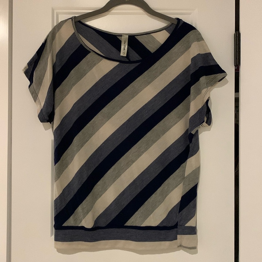 Striped top 🏷️ donating soon, make an offer!